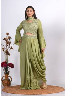 Green crop top with dupatta with hand embroidery 3