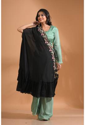 Green crop top set with duppata with hand embroidery 2