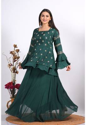 Green long jacket with skirt with hand embroidery 3