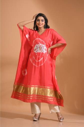 Red kaftan set with emroidiery with printed