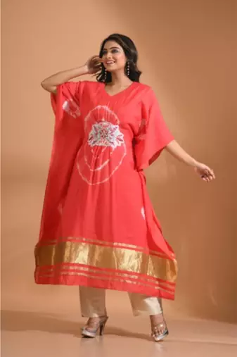 Red kaftan set with emroidiery with printed