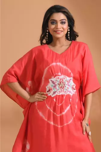 Red kaftan set with emroidiery with printed
