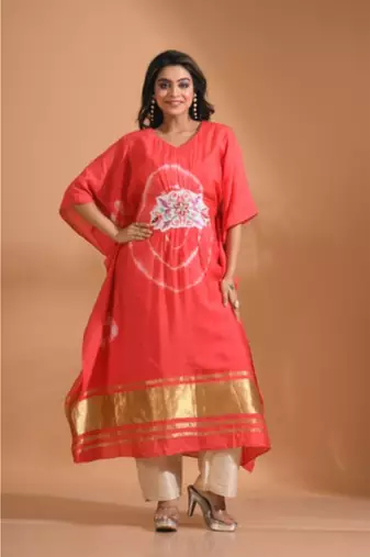 Red kaftan set with emroidiery with printed