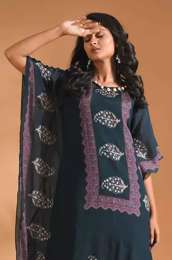 Blue kaftan set with printed