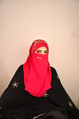 Rani Pink Embroidered Hijab Scarf – Floral Beaded Design, 60×39 cm 4