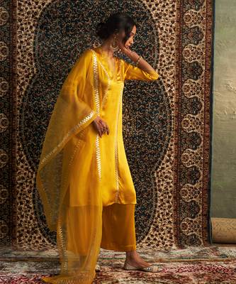 Marigold model satin  kurta set 3