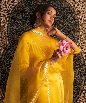 Marigold model satin  kurta set 4