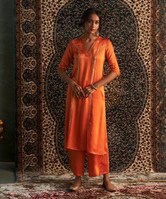 Saffron model satin  kurta set 2