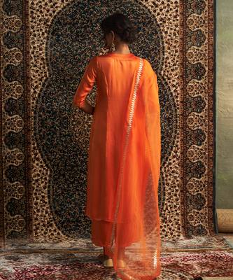 Saffron model satin  kurta set 5