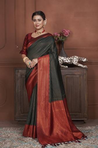 Green kanjivaram silk blend zari Weaving With Gold Zari Border And Pallu Saree With Blouse For Women