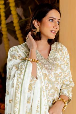 White Green Kalamkari Print Zardosi Embroidery Cotton Kurta With Pant And Dupatta Set 3
