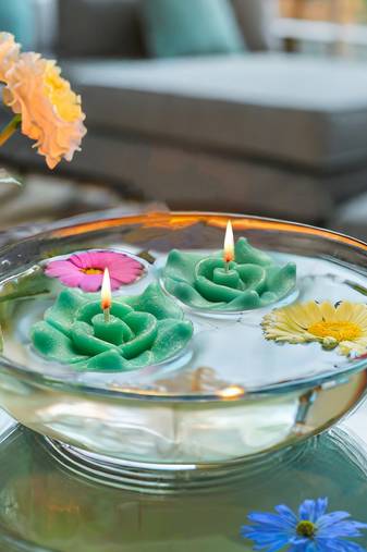 Iris homefragrances aromatic floating candle- pack of 2- cool blue- 40g each(set of 2)