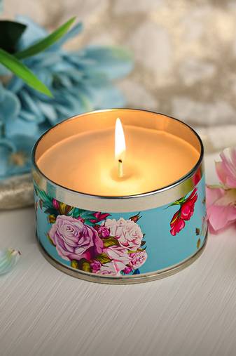 Iris botanics tin candle- fragrance lilac & peony- 85g