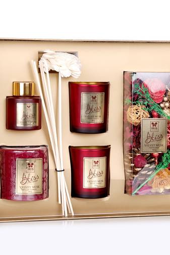 Iris bliss velvet musk fragrance giftset with reed diffuser votive candles potpourri & pillar candle