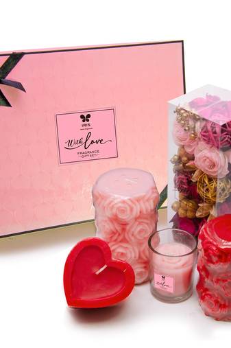 Iris fragrance gift set a beautiful pack of candles and potpourri. fragrance-romance