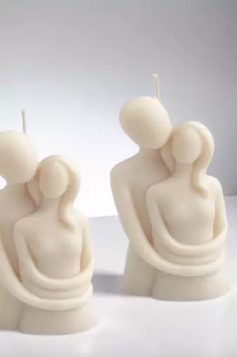 Atorakushon soy wax romantic couple candle showpiece & home decor valentine anniversary gift candle (ivory)