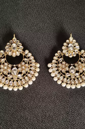 Gold stone studded floral rose gold pearls earrings with maang tikka sets for women