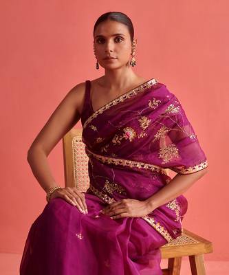Magenta hand embrodiered saree with mashru silk blouse 4