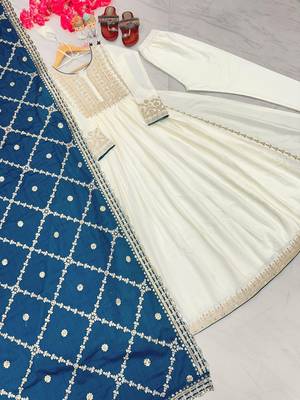 White embroidered chiffon kurta pant with dupatta 2
