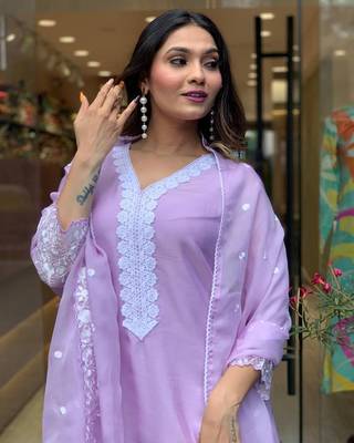 Graceful Purple Embroidered Georgette Kurta Pant Set with Dupatta 1