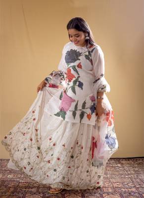 Elegant White Embroidered Chiffon Kurta Lehenga Set with Dupatta 2