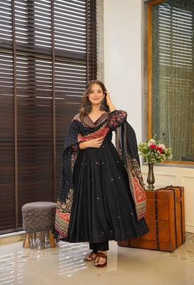 Stitched Black Embroidered Chiffon Kurta Pant Set with Dupatta 3