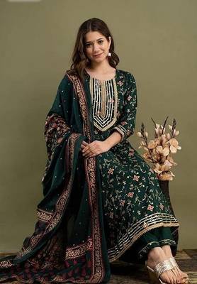 Green gotta patti rayon printed kurta with pant & dupatta 3
