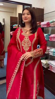 Red embroidered chiffon kurta pant with dupatta 2
