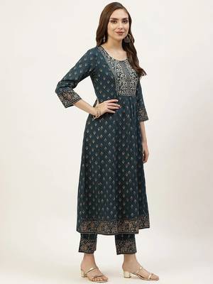 Green printed cotton kurta pant with dupatta 5