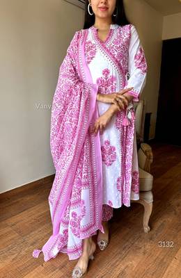 Classiques Pink and White Cotton Kurti Pant Set 3