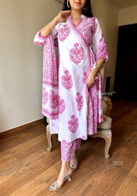 Classiques Pink and White Cotton Kurti Pant Set 4