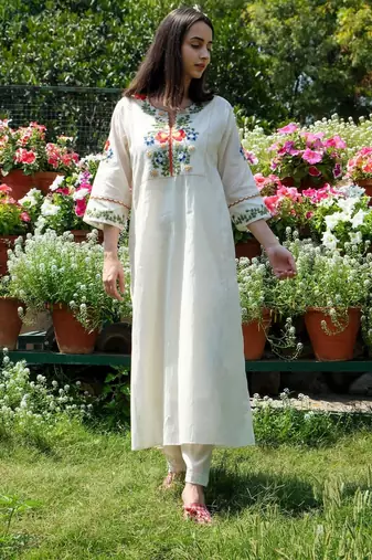 White embroidered cotton  kurta with pant