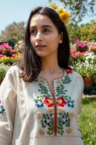 White embroidered cotton  kurta with pant