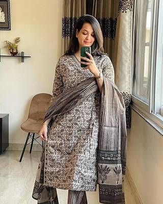 Grey printed cotton kurta pant with dupatta 1