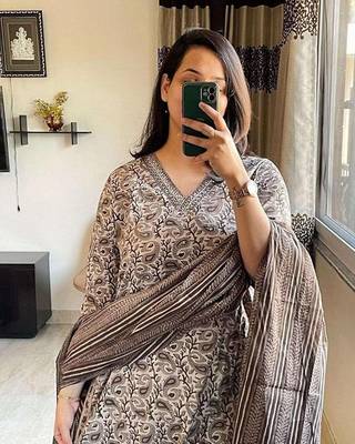 Grey printed cotton kurta pant with dupatta 2