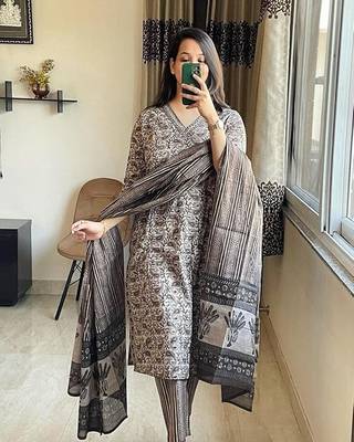 Grey printed cotton kurta pant with dupatta 3