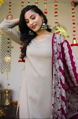 Grey plain blended cotton kurta pant with dupatta 4