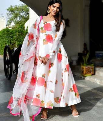 Classiques White Georgette Kurta with Dupatta 1