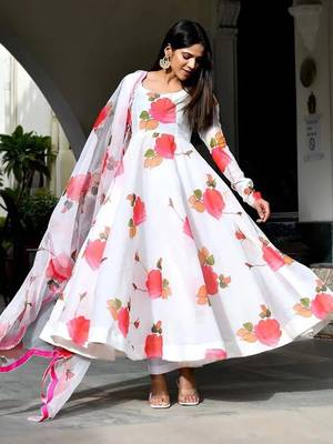 Classiques White Georgette Kurta with Dupatta 2