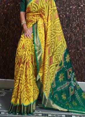 Patola Digital Print Saree,Golden Weaving Border And Contrast Digital Printed Ikkat Design Pallu 2