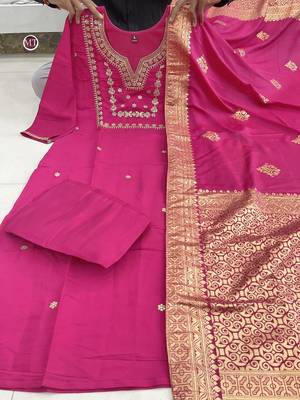 Pink embroidered chanderi silk kurta pant with dupatta 6