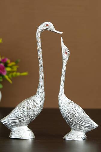 One 10.5 inch silver kissing swan couple handcrafted decorative figurine
