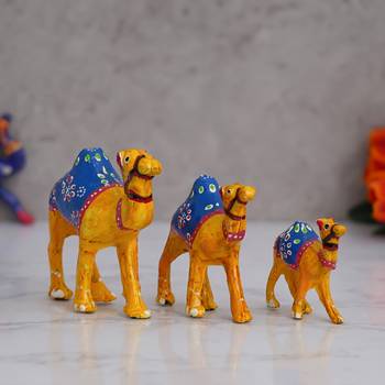 Set of 3 camel statues 1