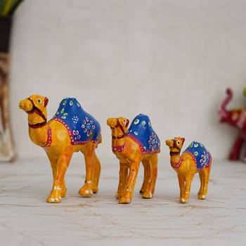Set of 3 camel statues 2