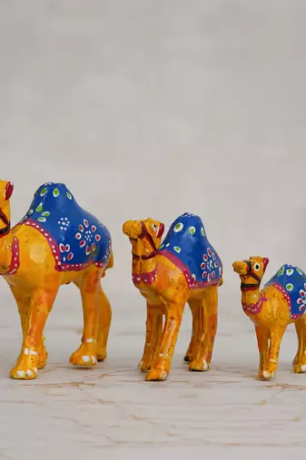 Set of 3 camel statues