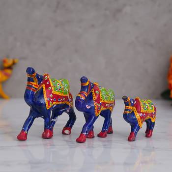 Set of 3 camel statues 1