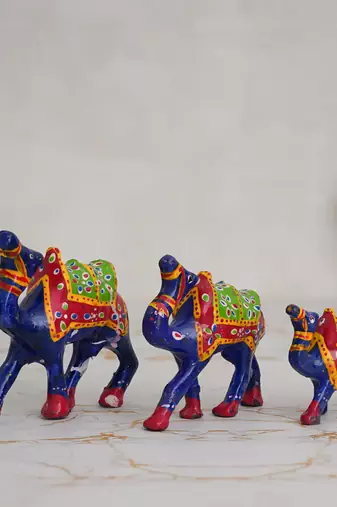 Set of 3 camel statues