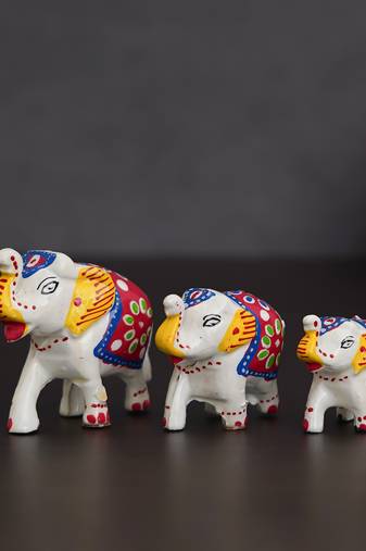 Set of 3 elephant statues