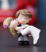 One bride kissing groom romantic polyresin decorative showpiece