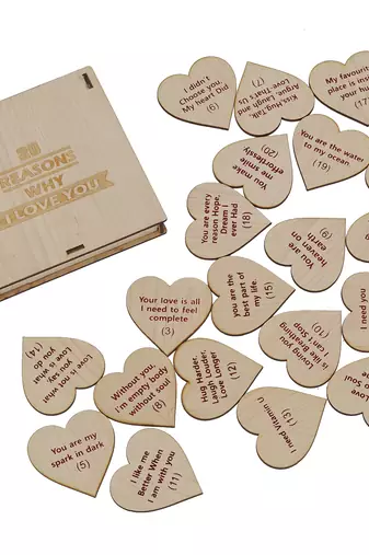 One "20 reasons why i love you" printed on little hearts valentine brown wooden gift set